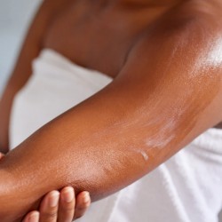 CRÈME CORPORELLE ÉCLATANTE + COLLIER EN CADEAU !