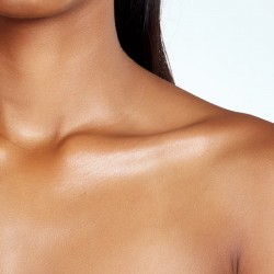 GLÄNZENDE KÖRPERCREME + KETTE ALS GESCHENK DAZU !